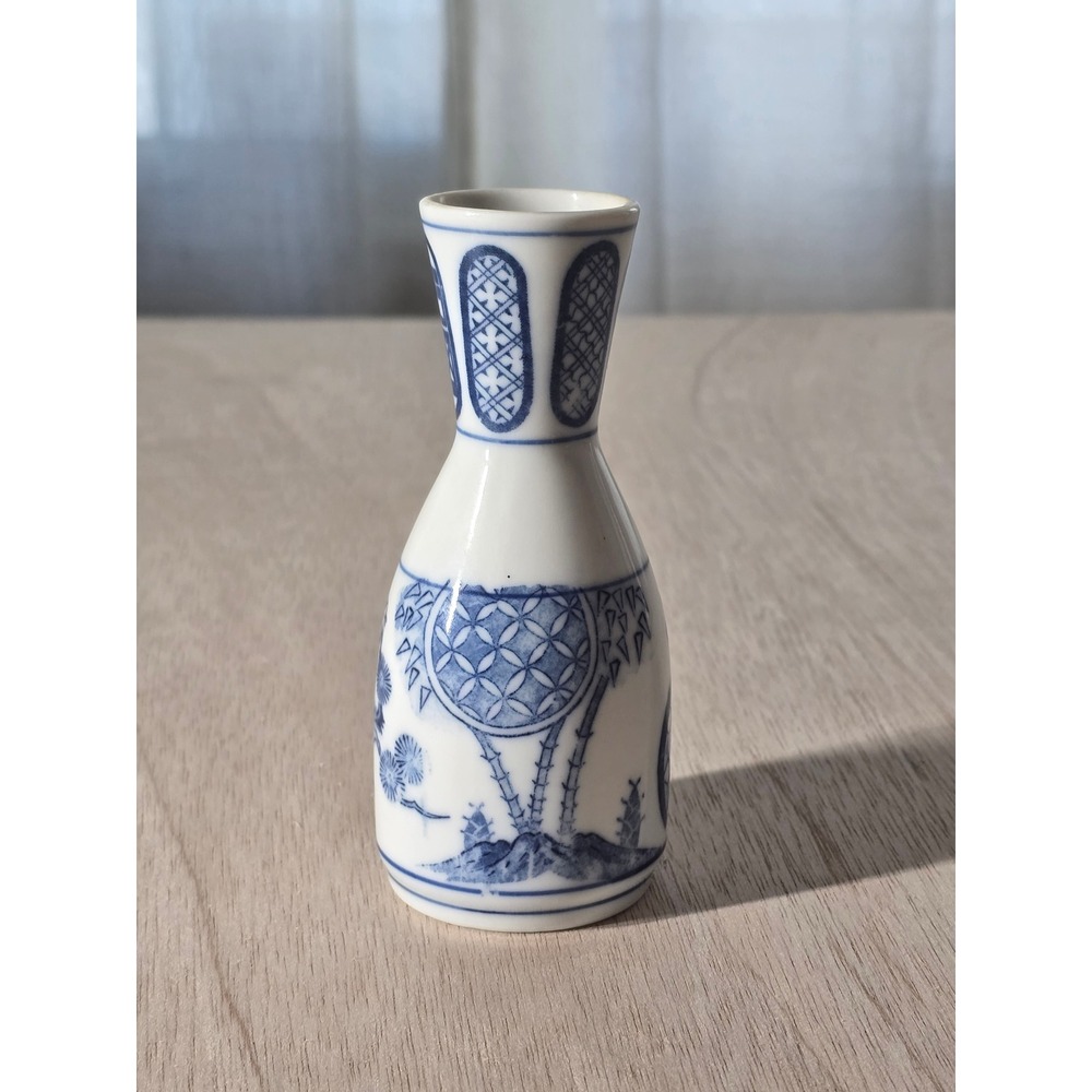 Vintage Japanese Blue and White Porcelain Sake Carafe Tokuri Bud Vase 5.25"